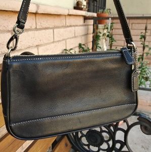 🚫SOLD🚫Small Coach Handbag 👜